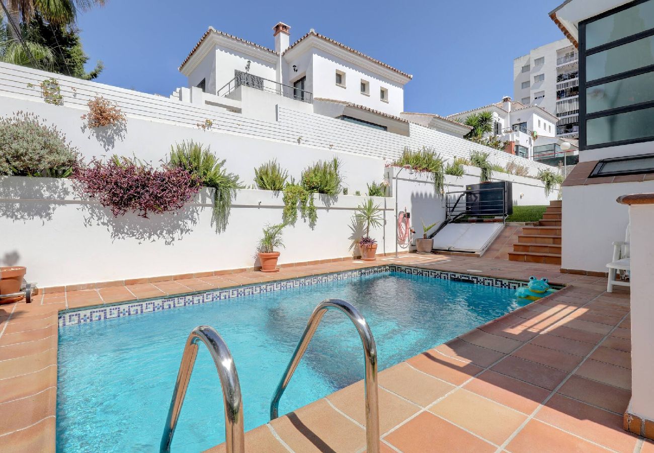 Villa in Benalmádena - Bright and Spacious Villa with Private Pool 