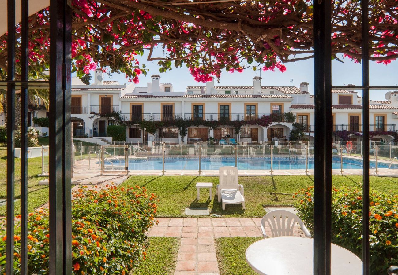 Townhouse in Mijas Costa - Classic 2 Bed Andalusian Townhouse 500m From Beach 