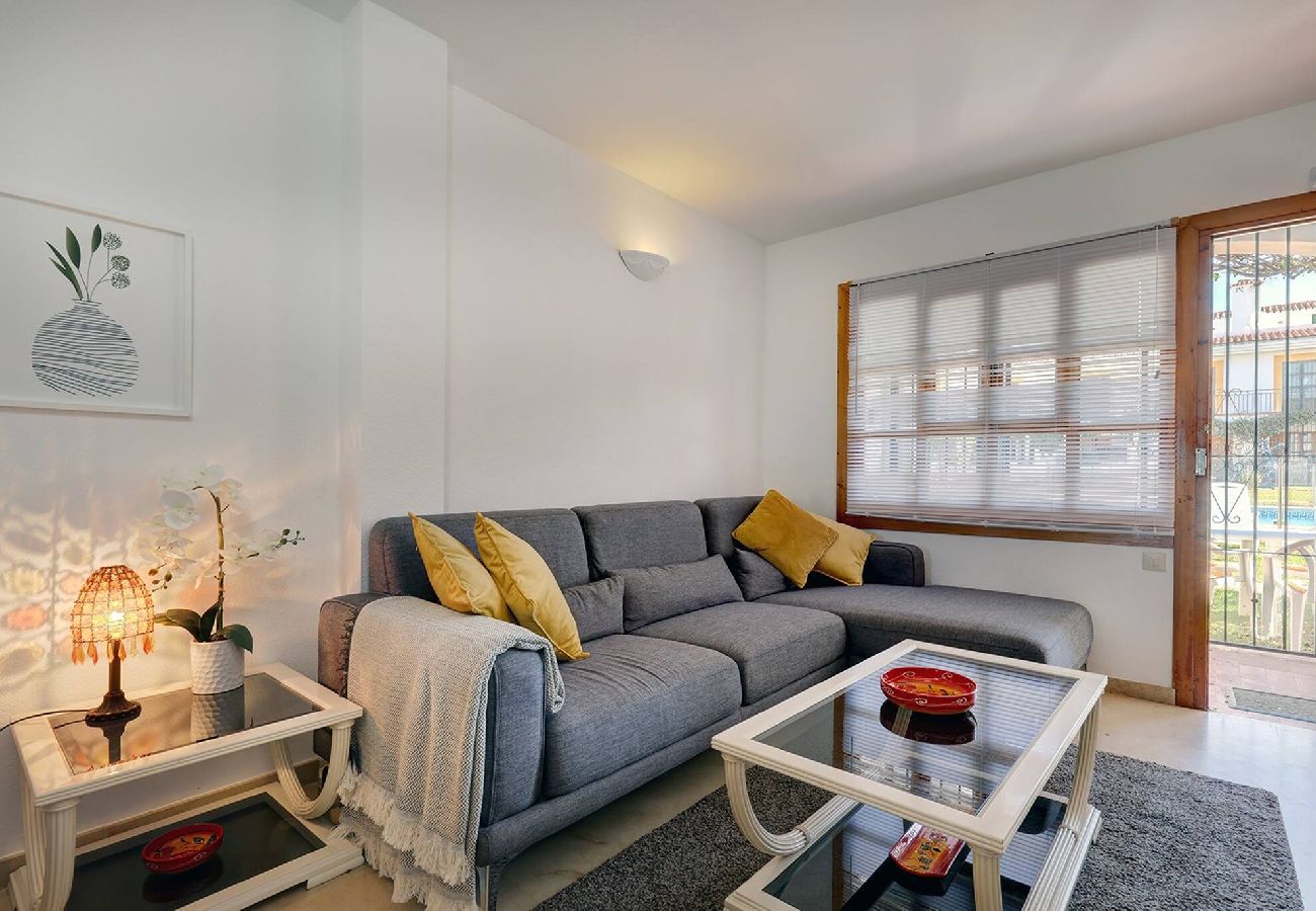 Townhouse in Mijas Costa - Classic 2 Bed Andalusian Townhouse 500m From Beach 