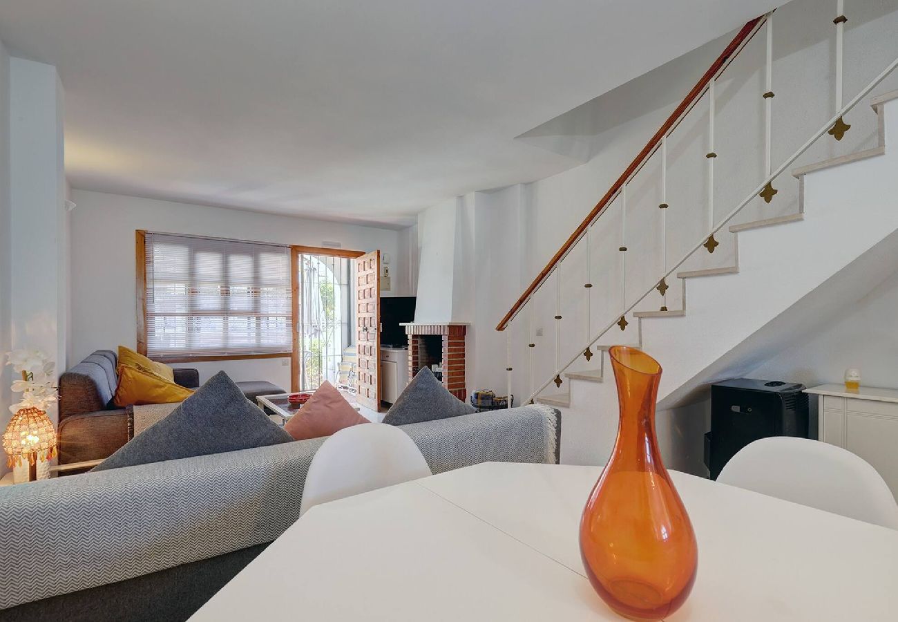 Townhouse in Mijas Costa - Classic 2 Bed Andalusian Townhouse 500m From Beach 