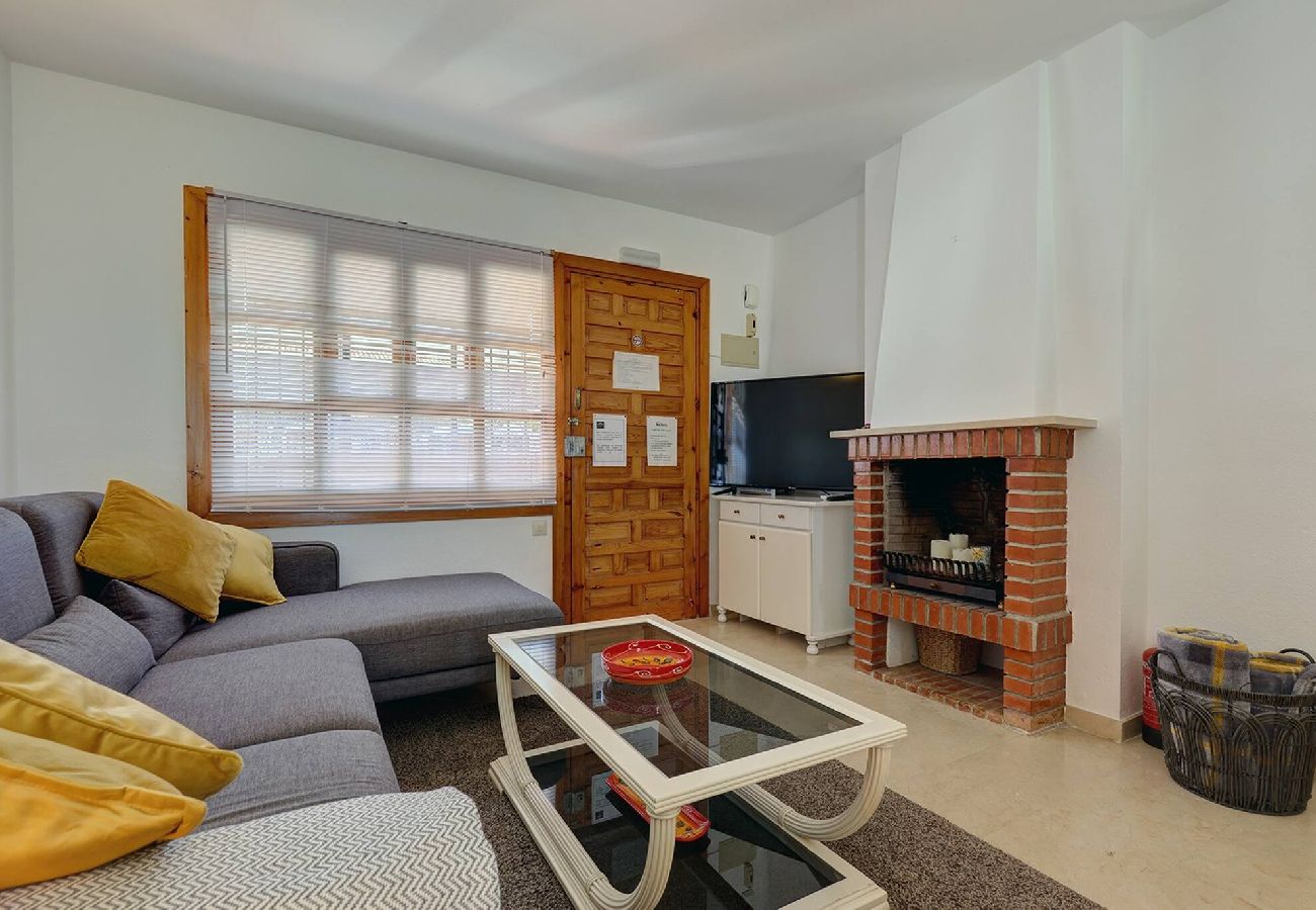 Townhouse in Mijas Costa - Classic 2 Bed Andalusian Townhouse 500m From Beach 