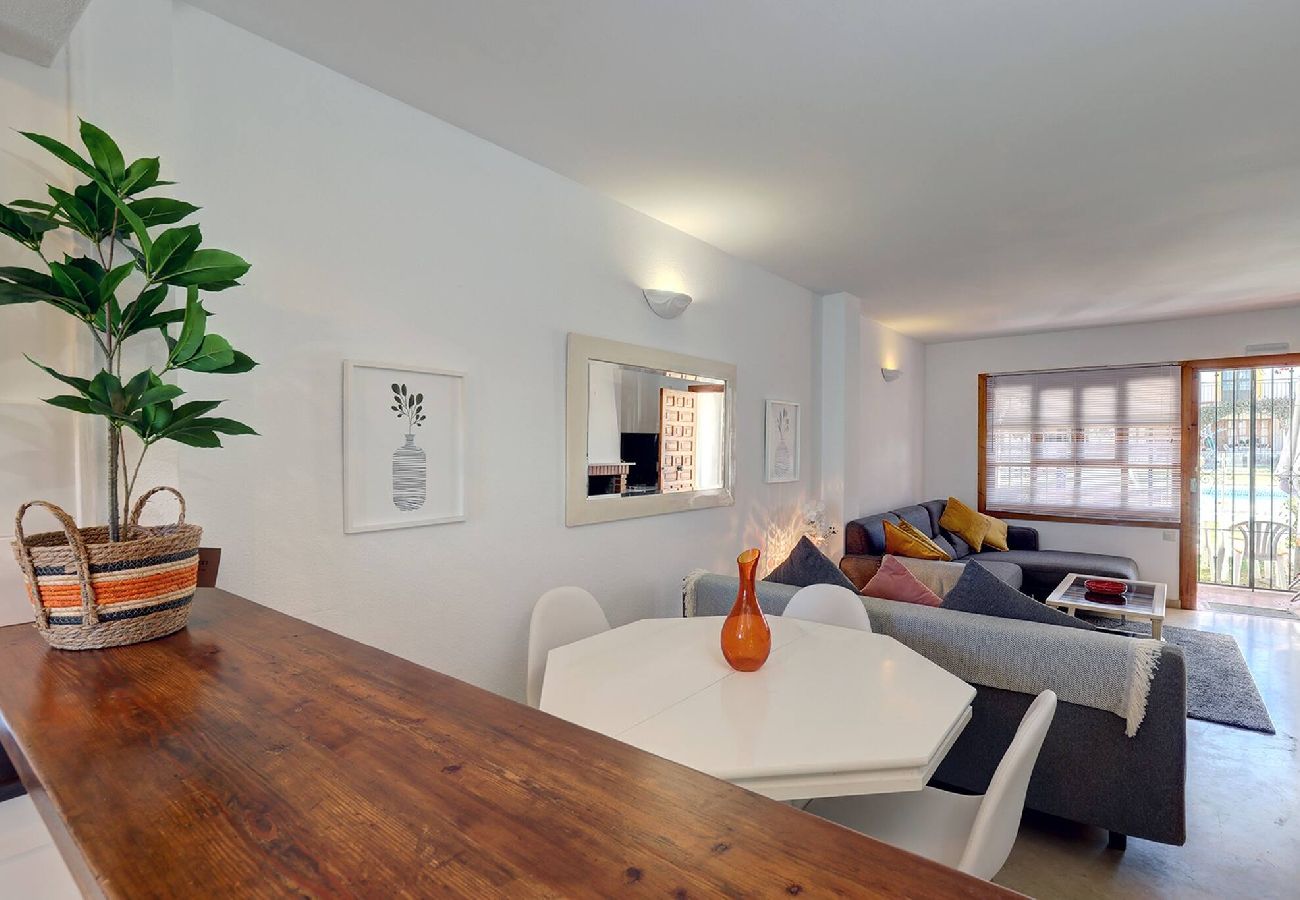 Townhouse in Mijas Costa - Classic 2 Bed Andalusian Townhouse 500m From Beach 