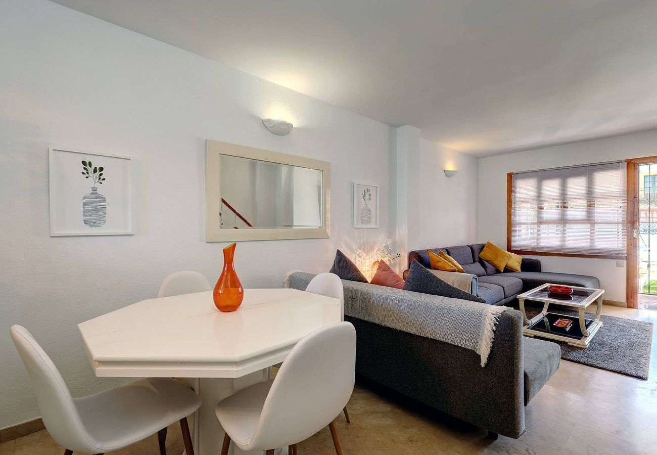 Townhouse in Mijas Costa - Classic 2 Bed Andalusian Townhouse 500m From Beach 