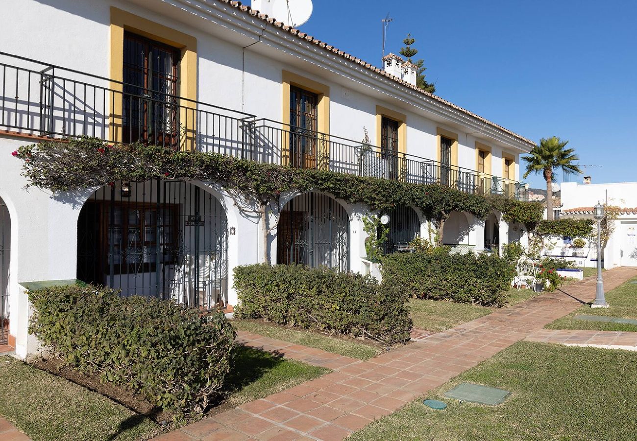 Townhouse in Mijas Costa - Classic 2 Bed Andalusian Townhouse 500m From Beach 