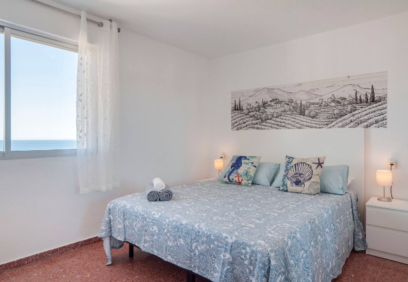 Apartment in Benalmádena - Bright 3 Bed, Sea Views Beach Apt