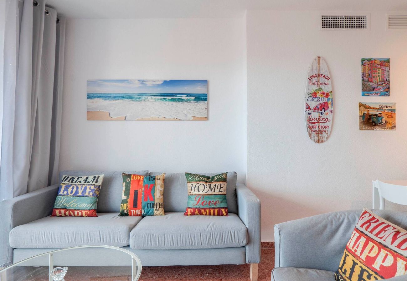 Apartment in Benalmádena - Bright 3 Bed, Sea Views Beach Apt