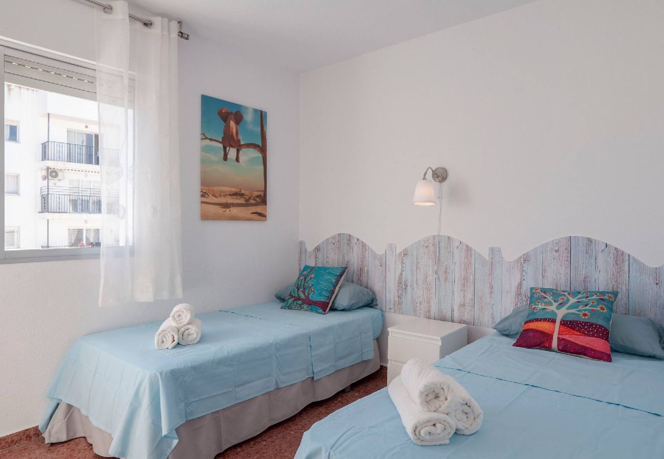 Apartment in Benalmádena - Bright 3 Bed, Sea Views Beach Apt