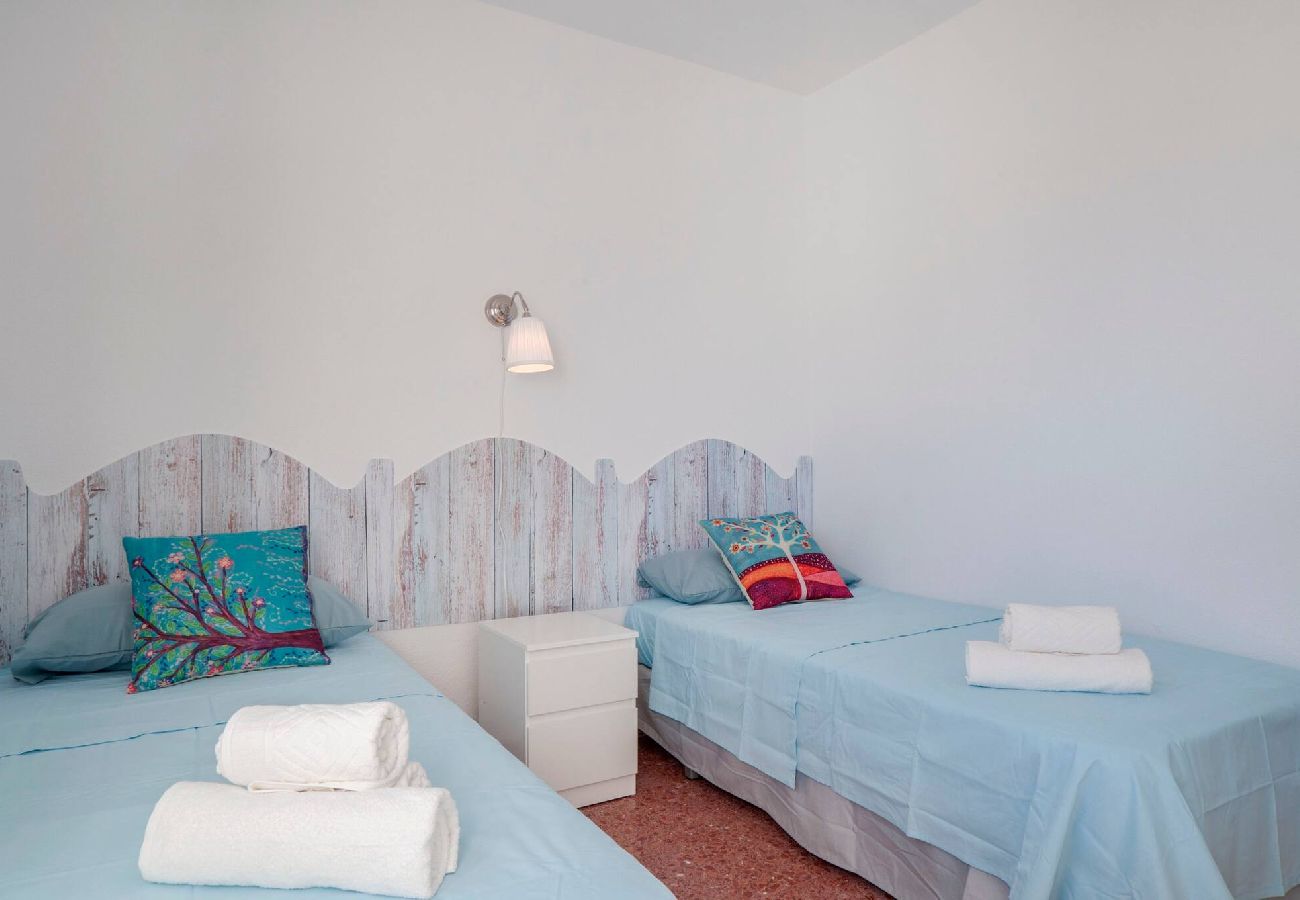 Apartment in Benalmádena - Bright 3 Bed, Sea Views Beach Apt