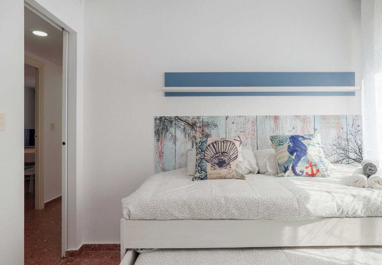Apartment in Benalmádena - Bright 3 Bed, Sea Views Beach Apt