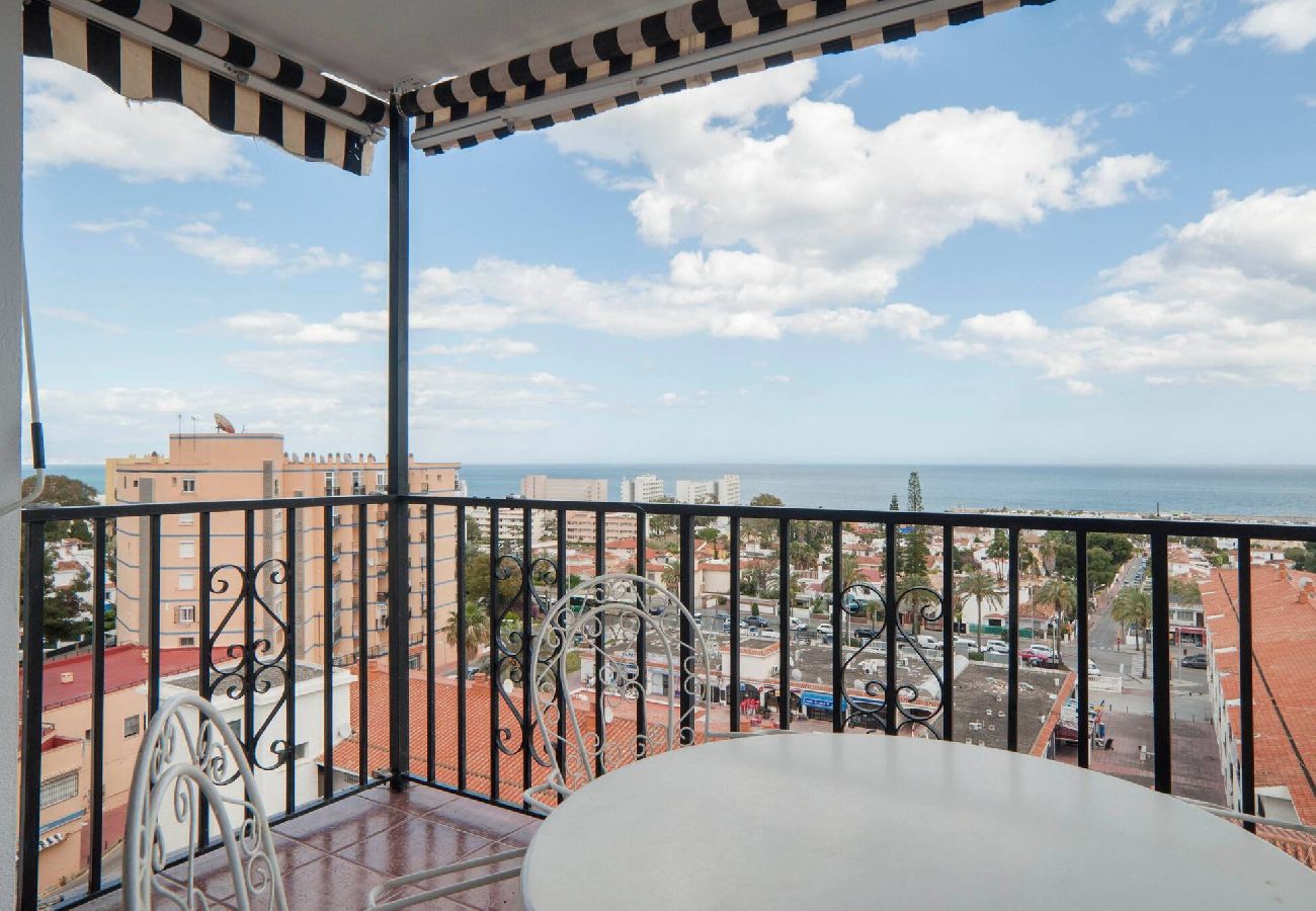 Apartment in Benalmádena - Bright 3 Bed, Sea Views Beach Apt