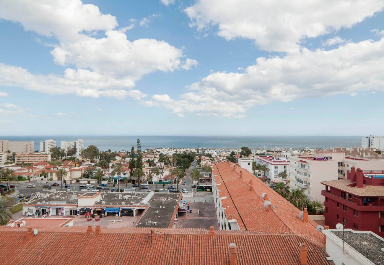 Apartment in Benalmádena - Bright 3 Bed, Sea Views Beach Apt