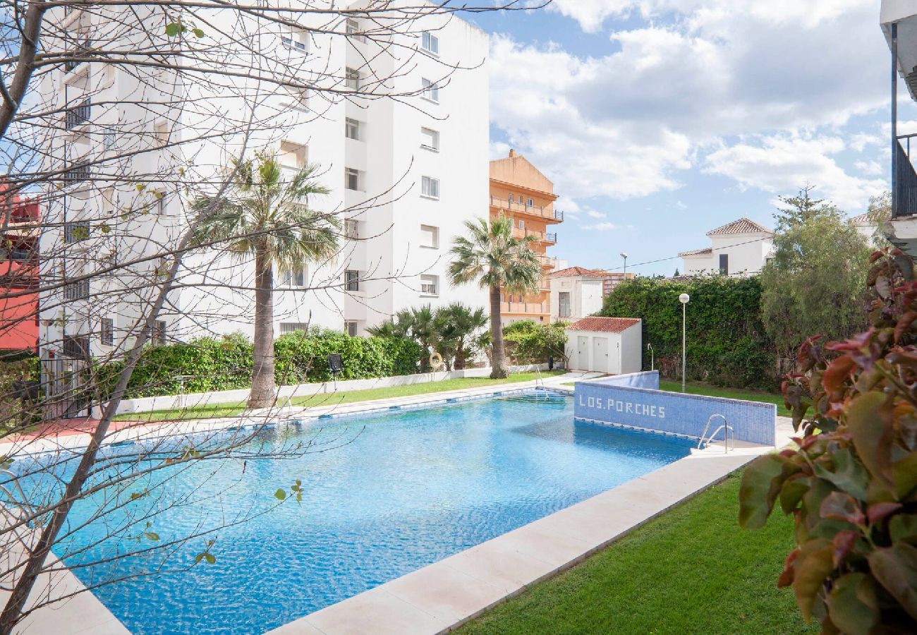 Apartment in Benalmádena - Bright 3 Bed, Sea Views Beach Apt