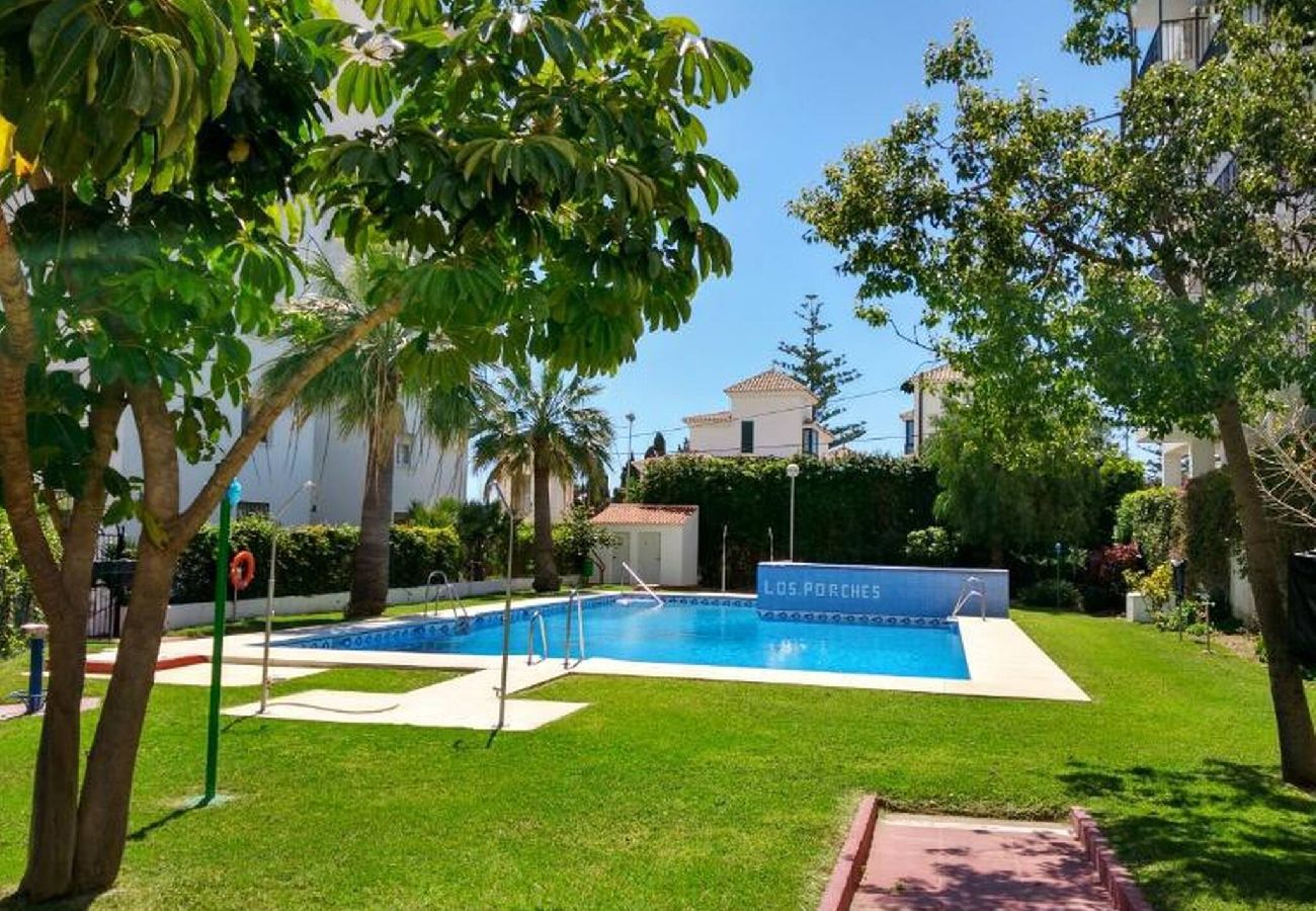 Apartment in Benalmádena - Bright 3 Bed, Sea Views Beach Apt