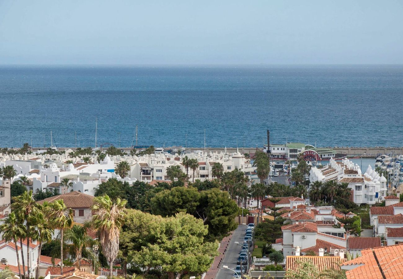 Apartment in Benalmádena - Bright 3 Bed, Sea Views Beach Apt