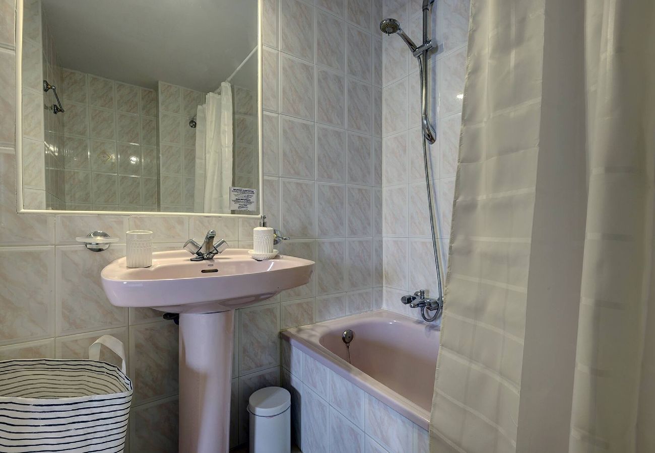 Apartment in Mijas Costa - Matchroom Golf Club 2 Bed Apt with Communal Pool