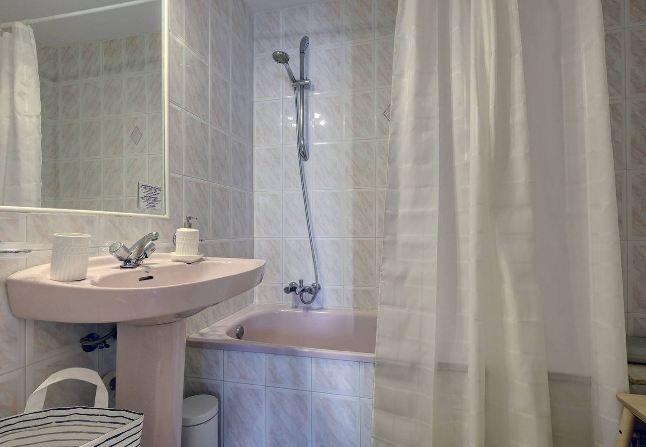 Apartment in Mijas Costa - Matchroom Golf Club 2 Bed Apt with Communal Pool