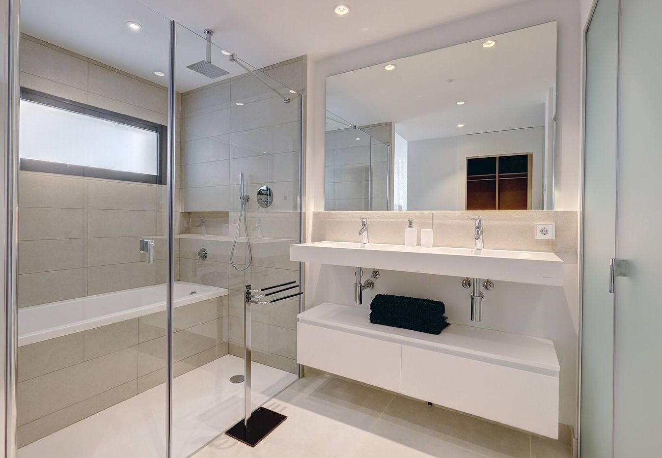 Apartment in Fuengirola - Modern El Higueron West Apt with Private Garden & BBQ