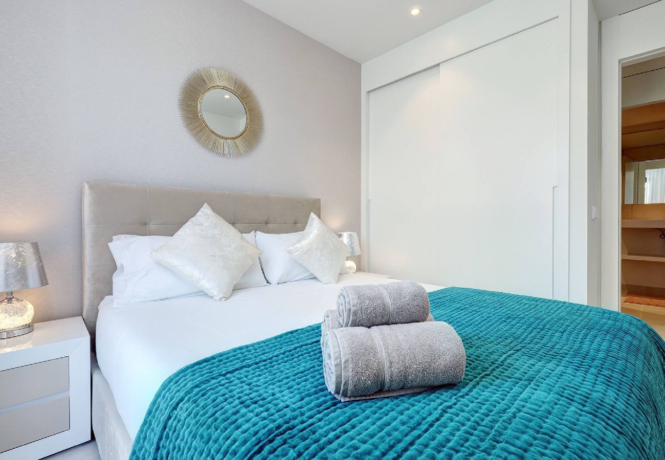 Apartment in Fuengirola - Modern El Higueron West Apt with Private Garden & BBQ
