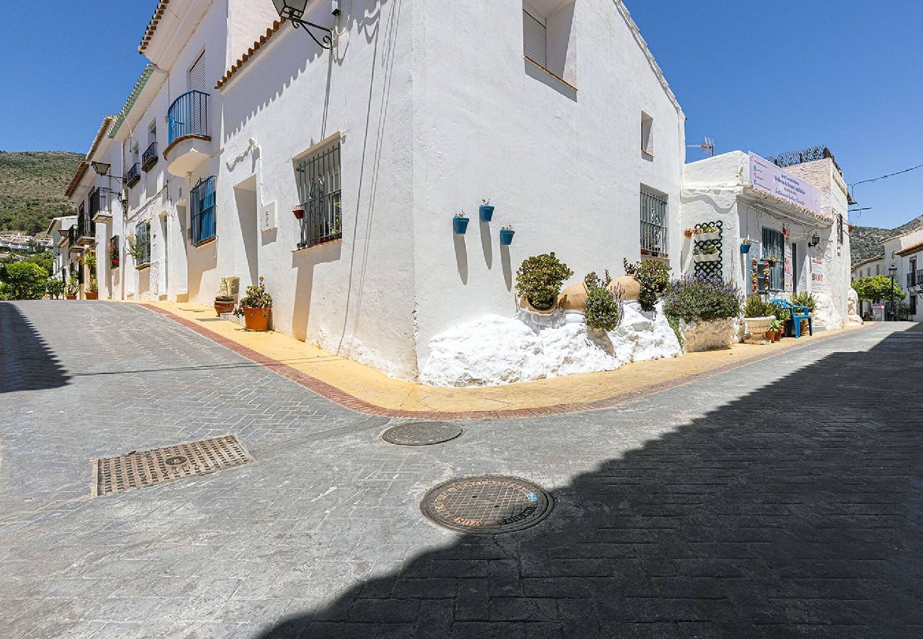 Townhouse in Benalmádena - Traditional 2 Bed Pueblo Townhouse With Terrace 