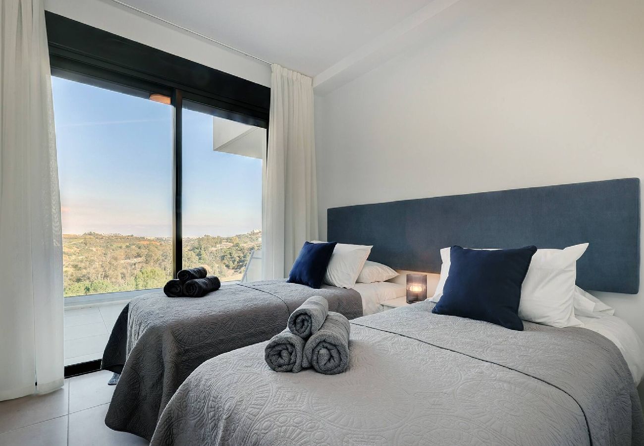 Apartment in Málaga - Modern Apartment in Trendy La Cala Golf Resort 