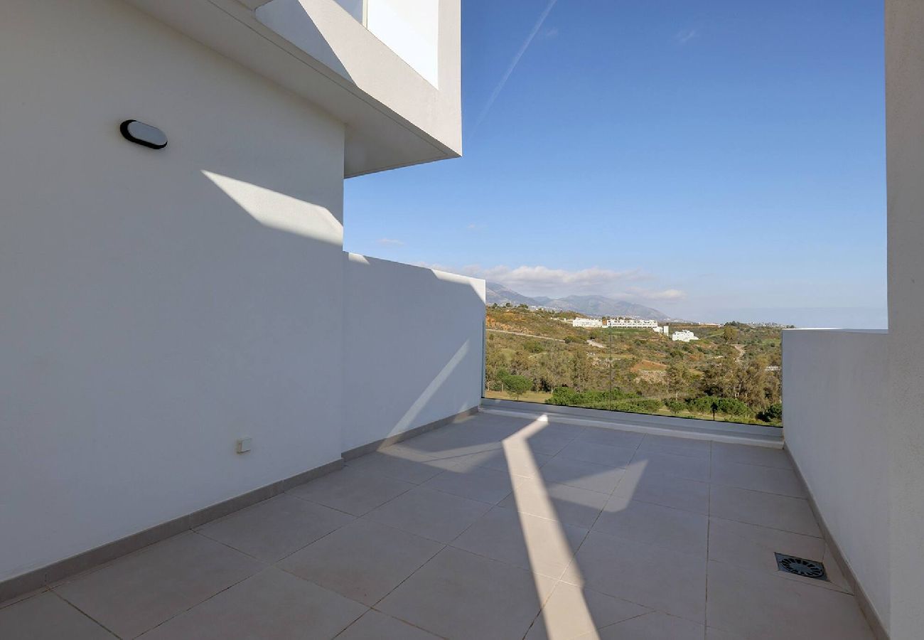 Apartment in Málaga - Modern Apartment in Trendy La Cala Golf Resort 