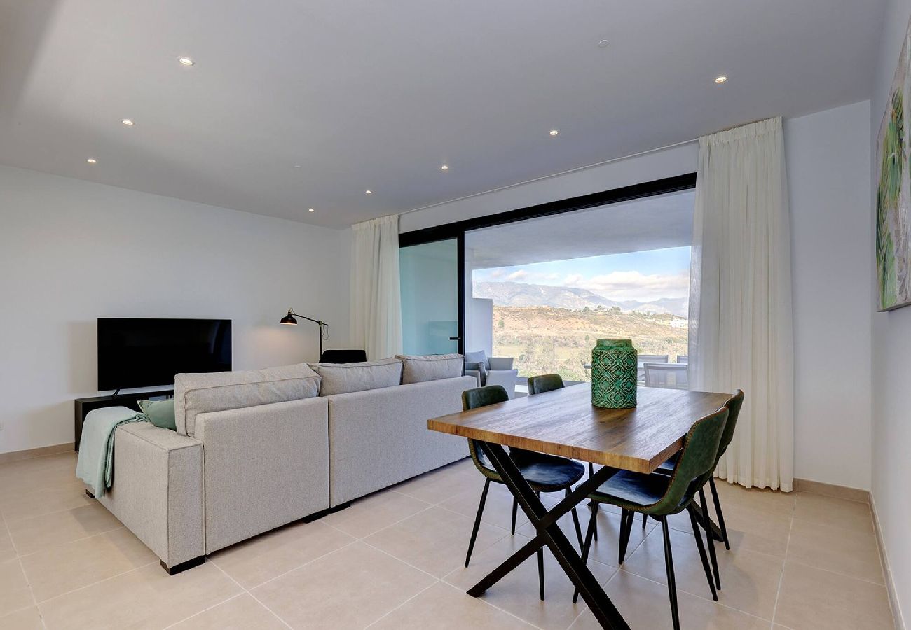 Apartment in Málaga - Modern Apartment in Trendy La Cala Golf Resort 