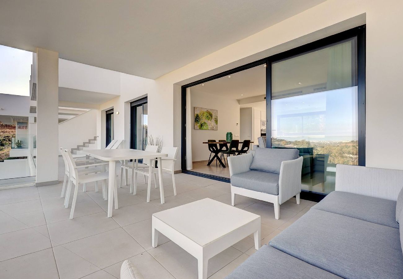 Apartment in Málaga - Modern Apartment in Trendy La Cala Golf Resort 