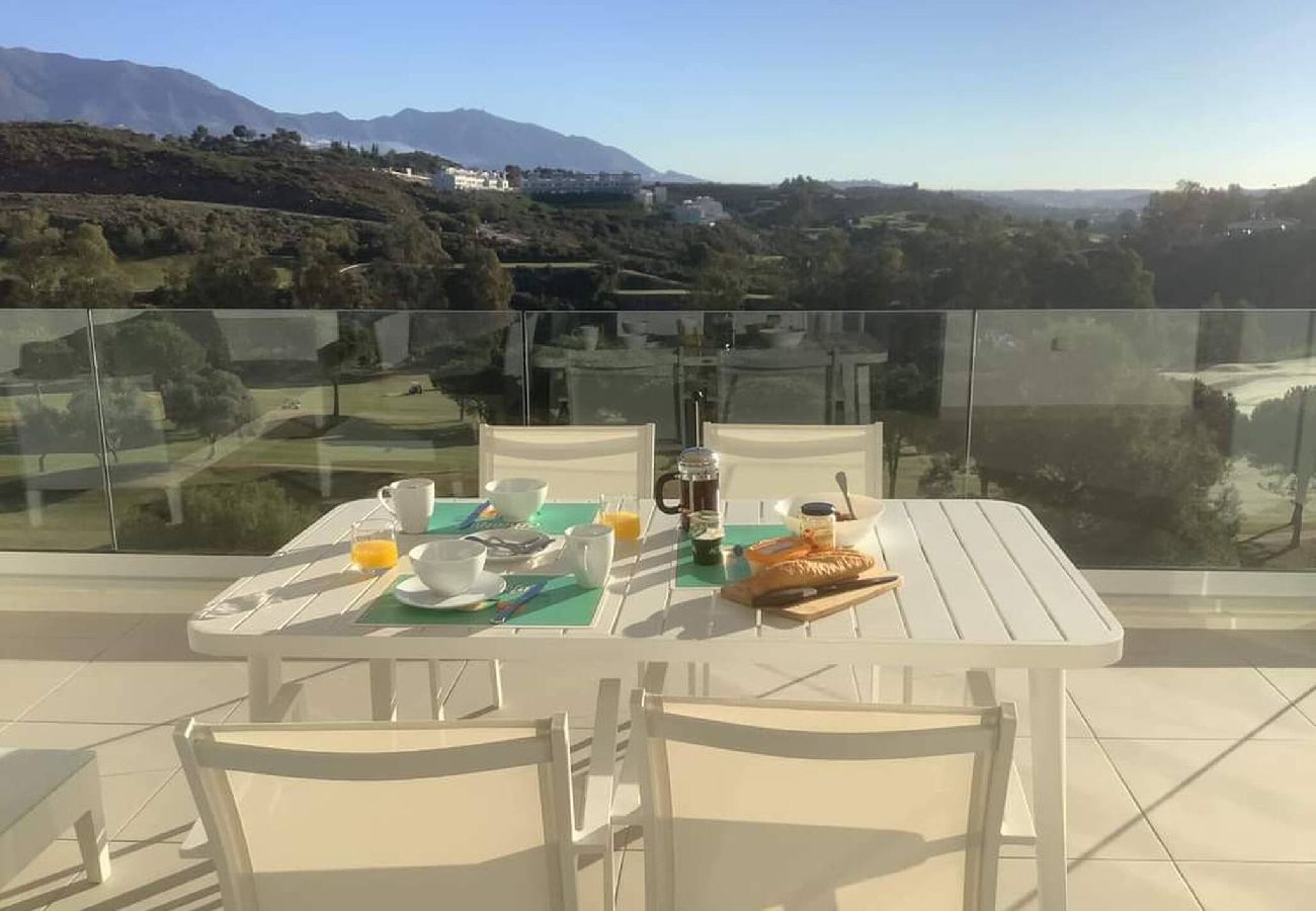 Apartment in Málaga - Modern Apartment in Trendy La Cala Golf Resort 