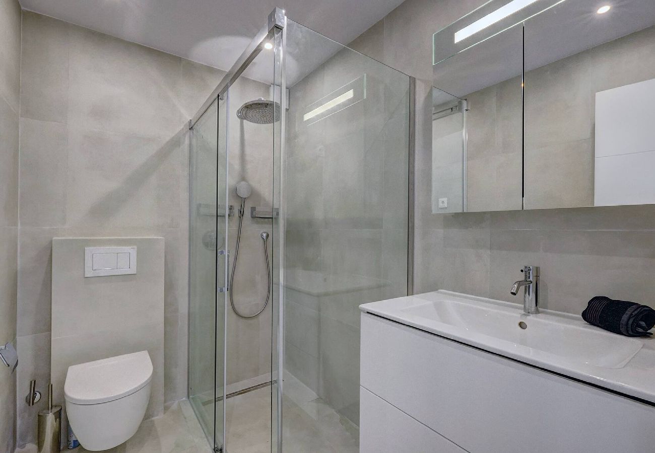 Apartment in Fuengirola - Stylish & Modern Fuengirola Apt, Near Beach 