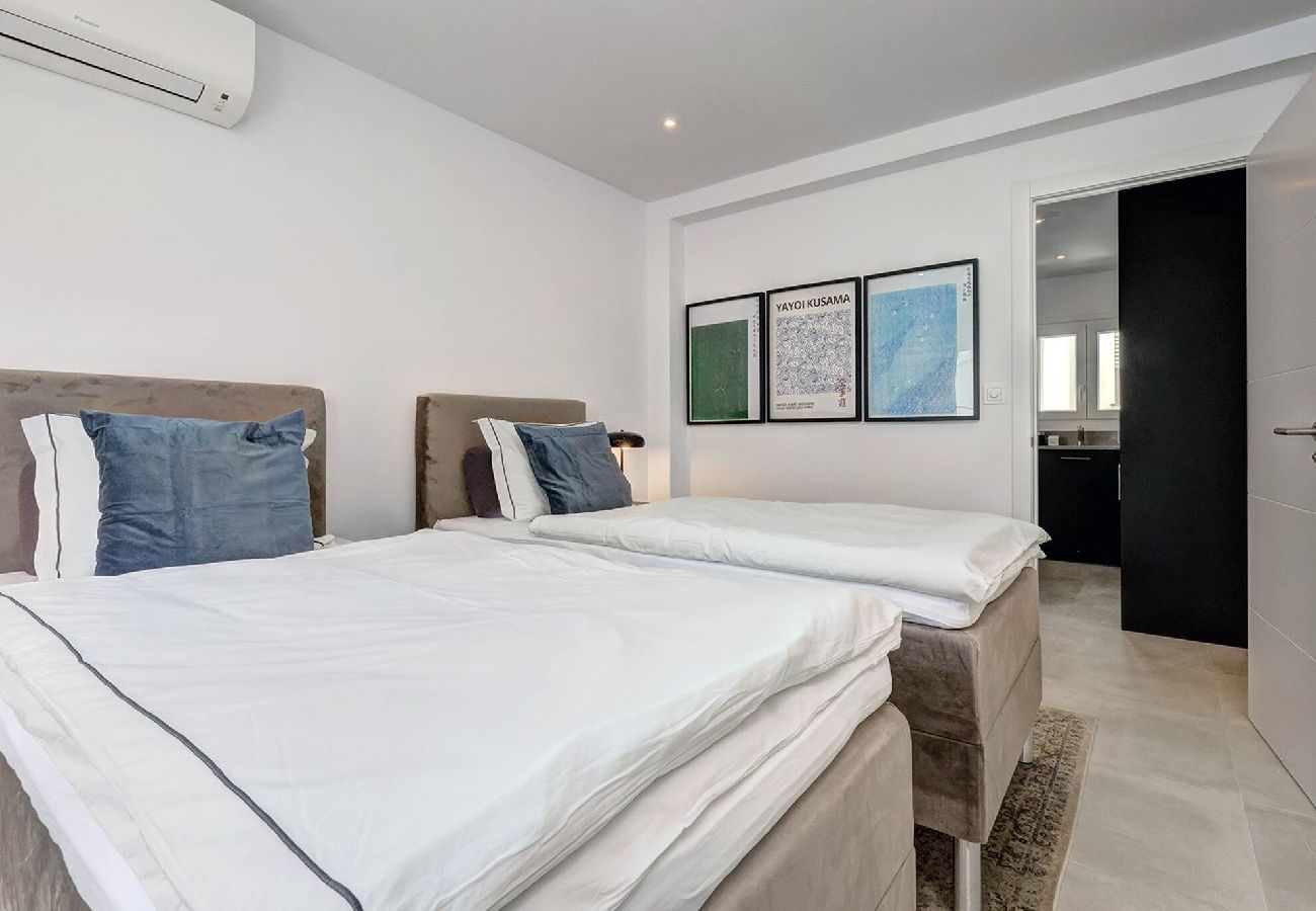 Apartment in Fuengirola - Stylish & Modern Fuengirola Apt, Near Beach 