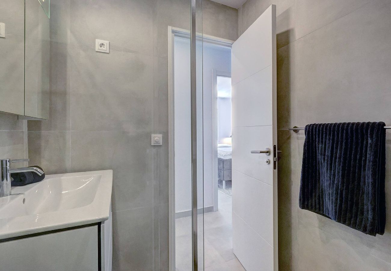 Apartment in Fuengirola - Stylish & Modern Fuengirola Apt, Near Beach 