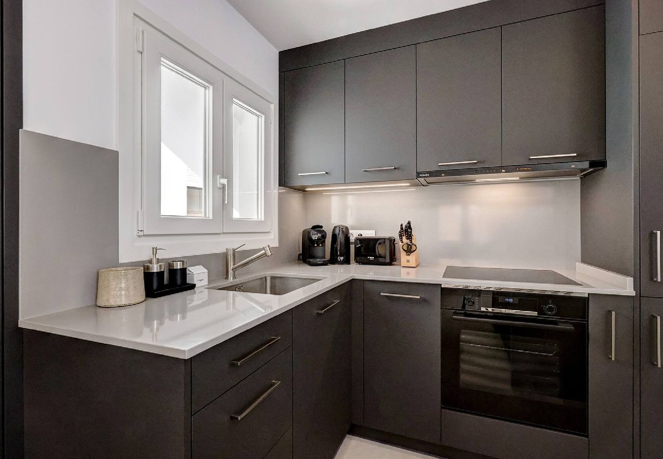 Apartment in Fuengirola - Stylish & Modern Fuengirola Apt, Near Beach 