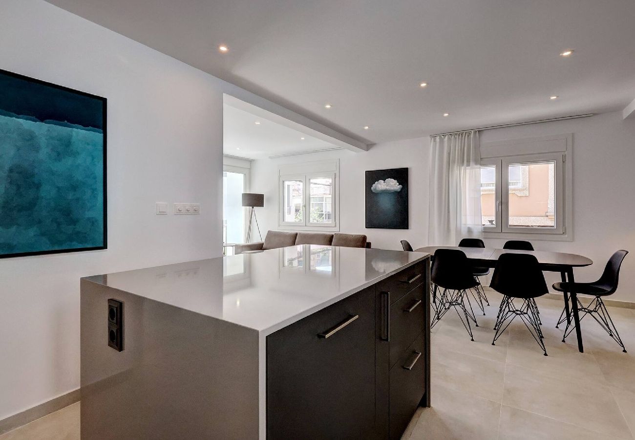 Apartment in Fuengirola - Stylish & Modern Fuengirola Apt, Near Beach 