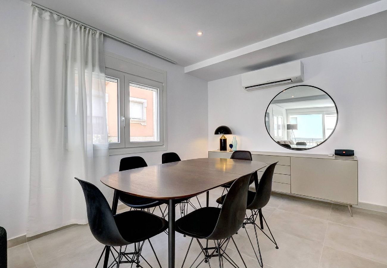 Apartment in Fuengirola - Stylish & Modern Fuengirola Apt, Near Beach 