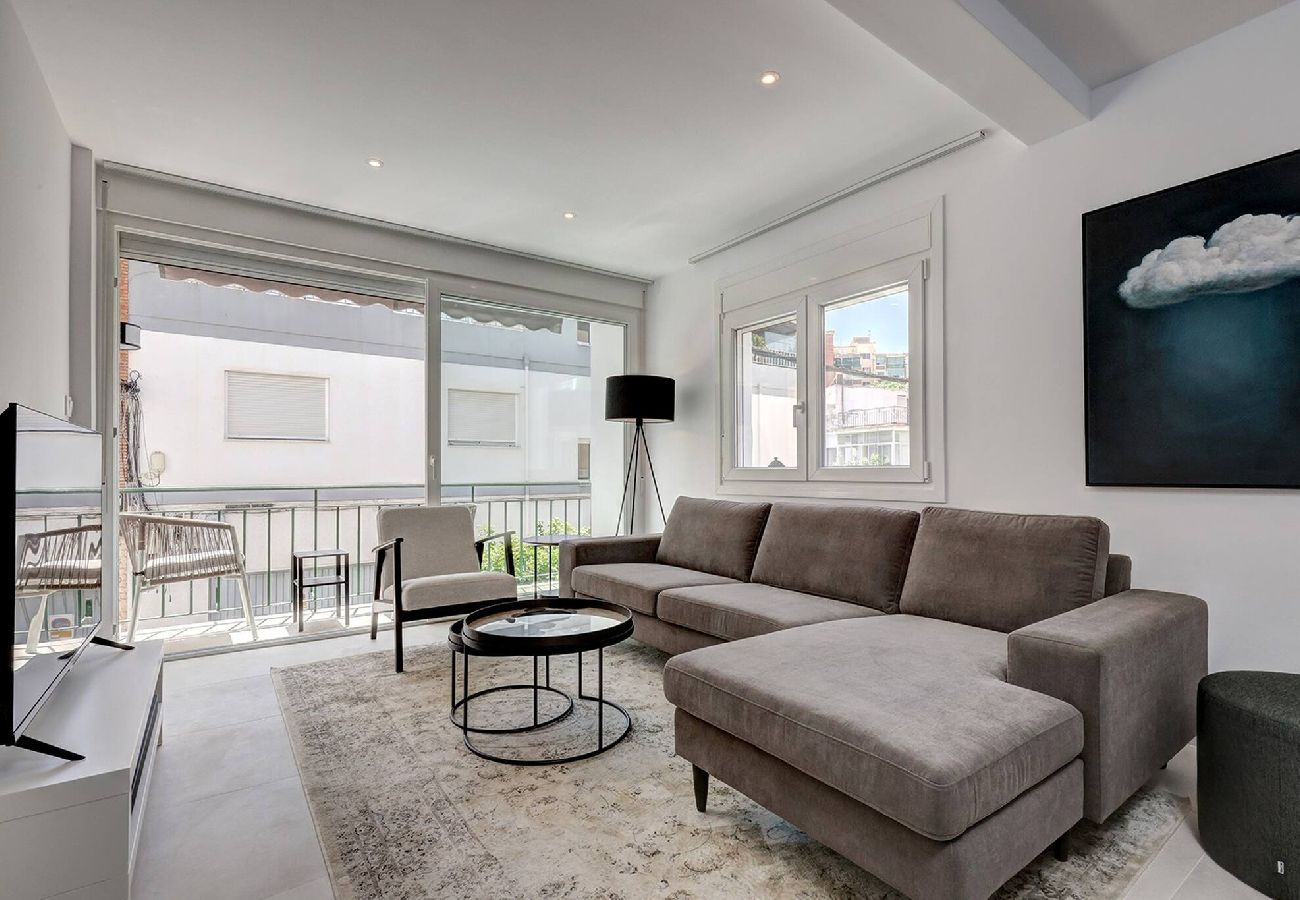 Apartment in Fuengirola - Stylish & Modern Fuengirola Apt, Near Beach 