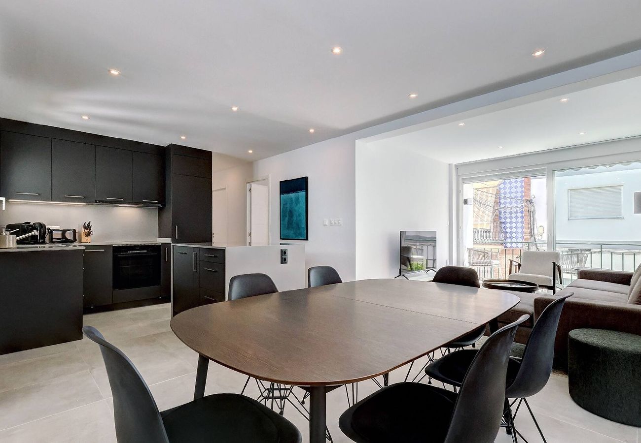 Apartment in Fuengirola - Stylish & Modern Fuengirola Apt, Near Beach 
