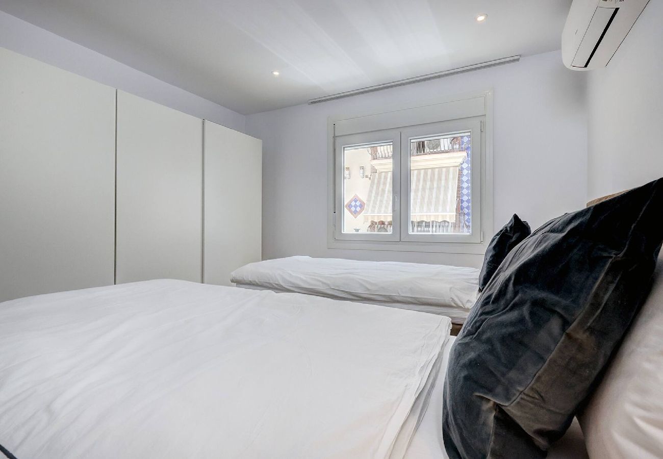 Apartment in Fuengirola - Stylish & Modern Fuengirola Apt, Near Beach 