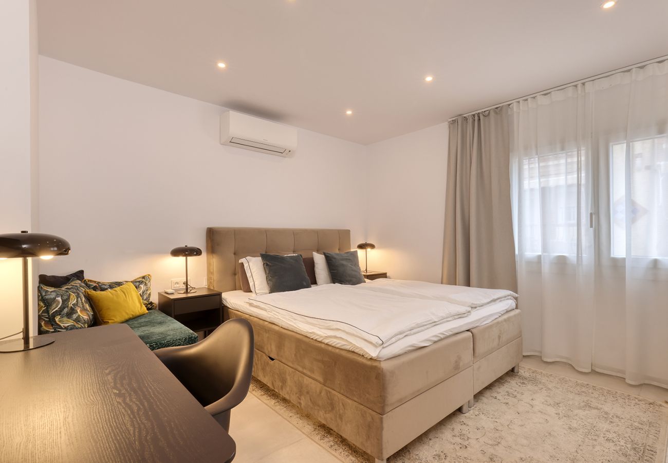 Apartment in Fuengirola - Stylish & Modern Fuengirola Apt, Near Beach 
