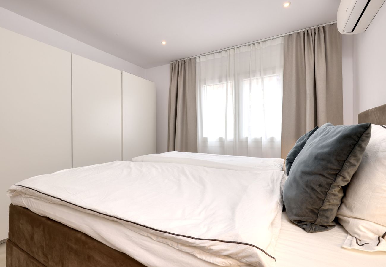 Apartment in Fuengirola - Stylish & Modern Fuengirola Apt, Near Beach 