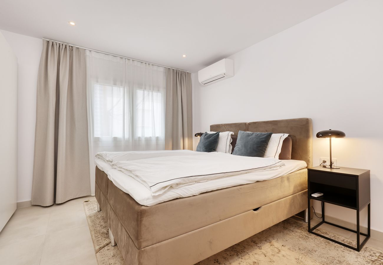 Apartment in Fuengirola - Stylish & Modern Fuengirola Apt, Near Beach 