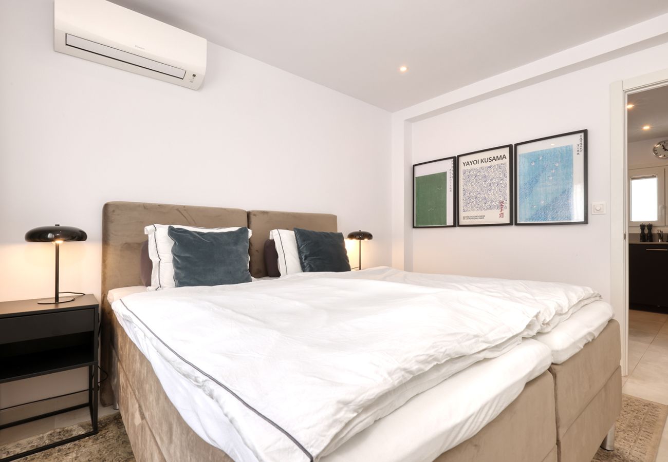 Apartment in Fuengirola - Stylish & Modern Fuengirola Apt, Near Beach 