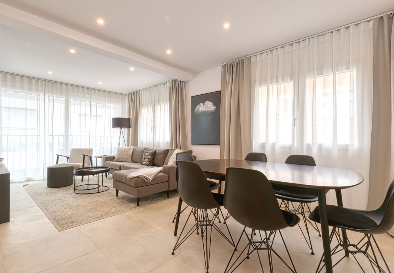 Apartment in Fuengirola - Stylish & Modern Fuengirola Apt, Near Beach 