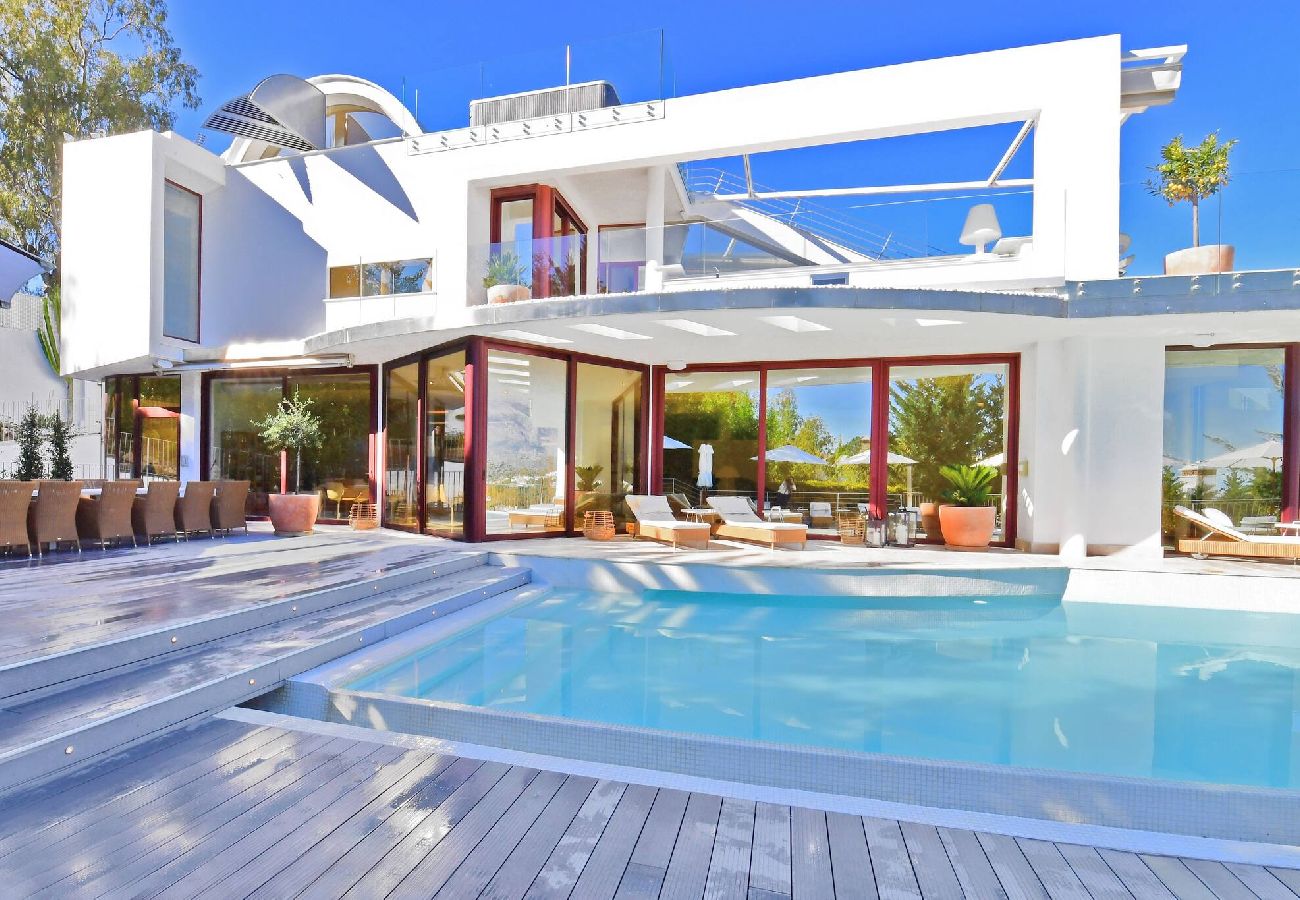 Villa in Marbella - Stunning Sea Views Marbella Villa, Private Pool and Jacuzzi 