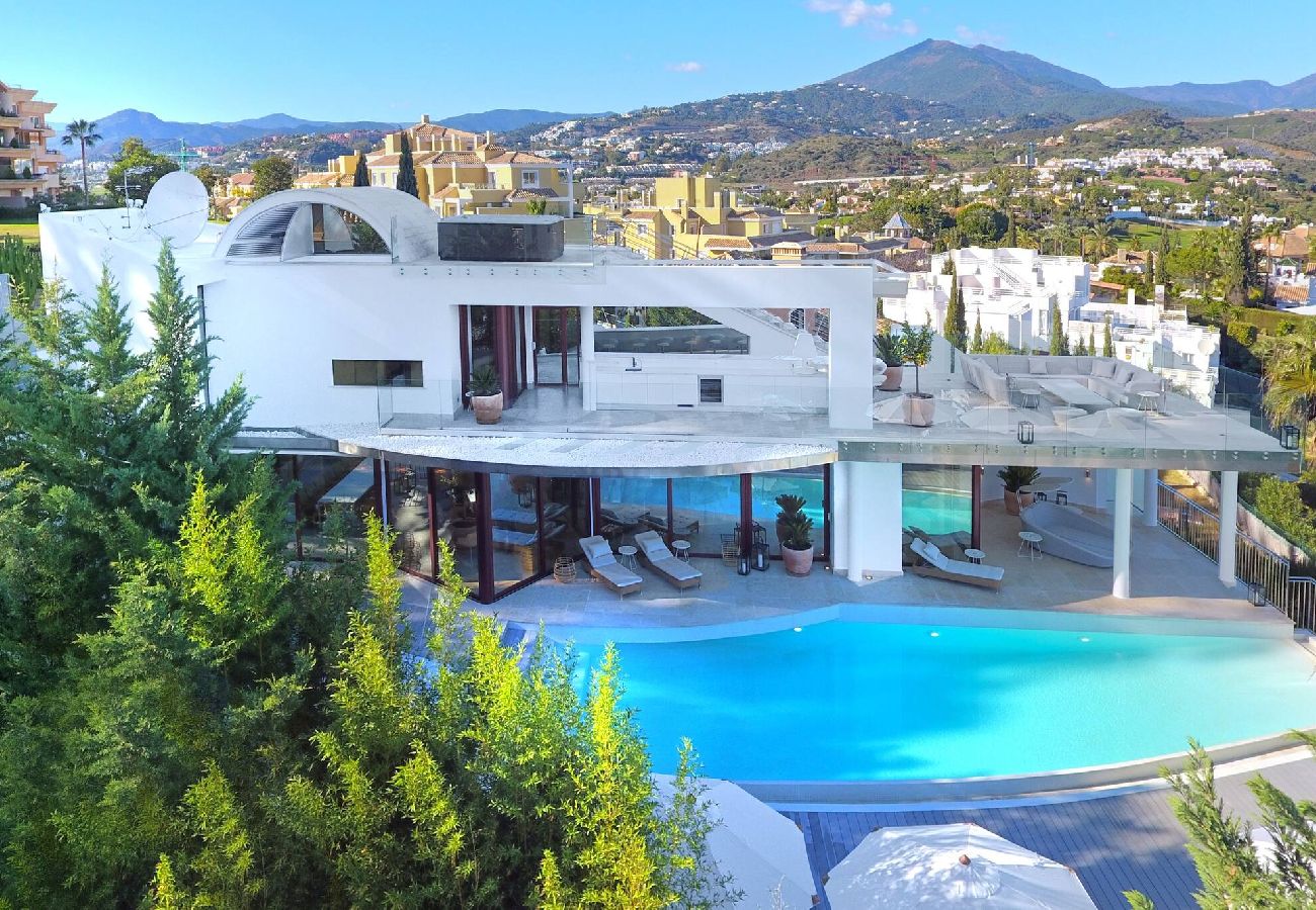 Villa in Marbella - Stunning Sea Views Marbella Villa, Private Pool and Jacuzzi 