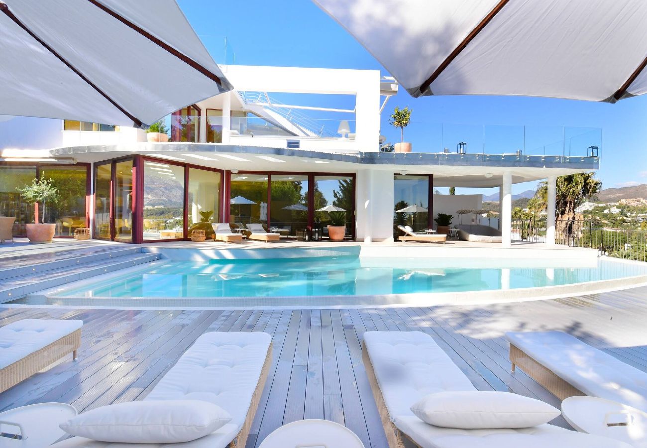 Villa in Marbella - Stunning Sea Views Marbella Villa, Private Pool and Jacuzzi 