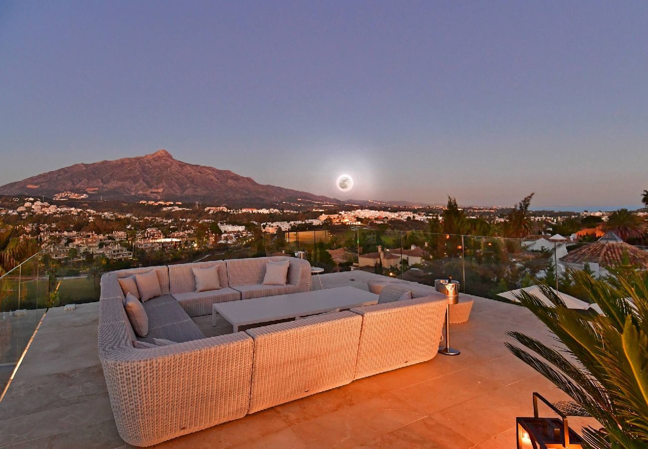 Villa in Marbella - Stunning Sea Views Marbella Villa, Private Pool and Jacuzzi 