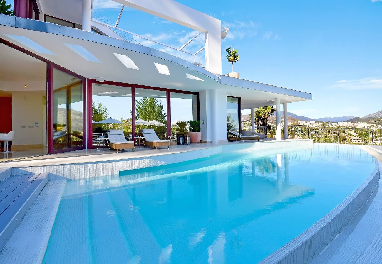 Villa in Marbella - Stunning Sea Views Marbella Villa, Private Pool and Jacuzzi 