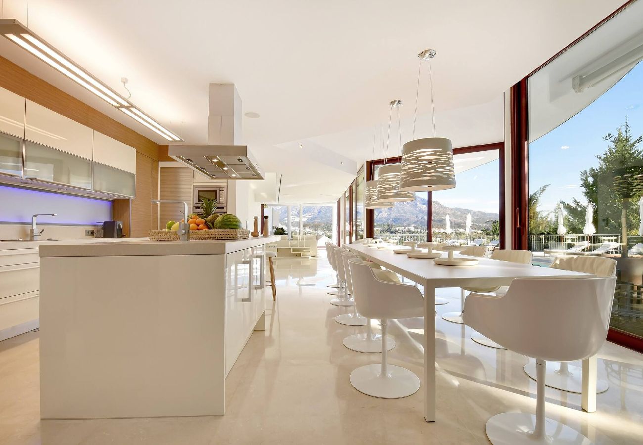 Villa in Marbella - Stunning Sea Views Marbella Villa, Private Pool and Jacuzzi 