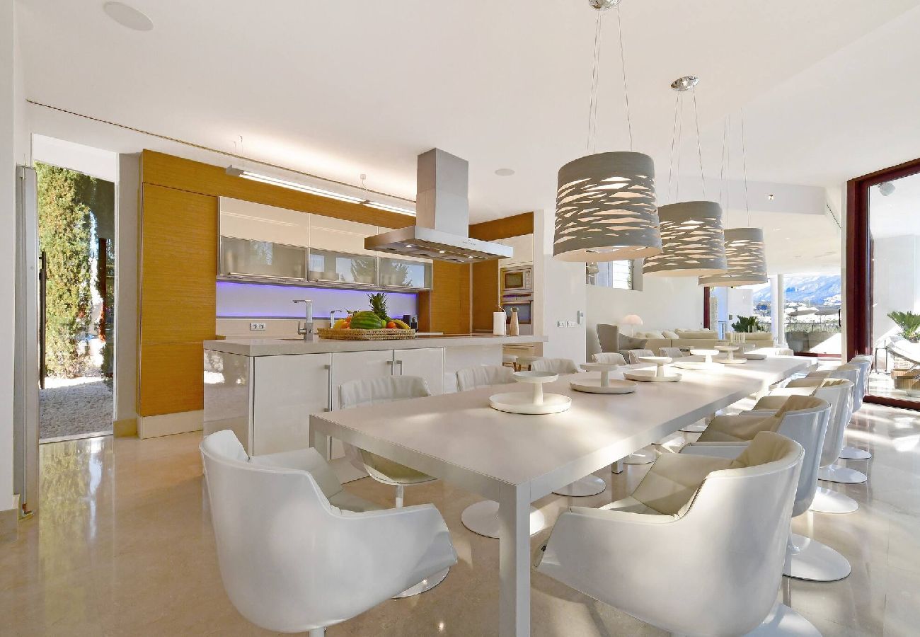 Villa in Marbella - Stunning Sea Views Marbella Villa, Private Pool and Jacuzzi 