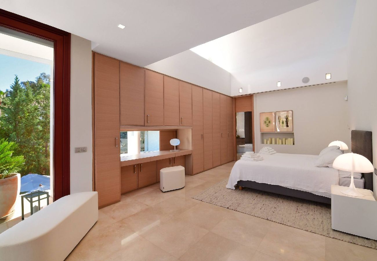 Villa in Marbella - Stunning Sea Views Marbella Villa, Private Pool and Jacuzzi 